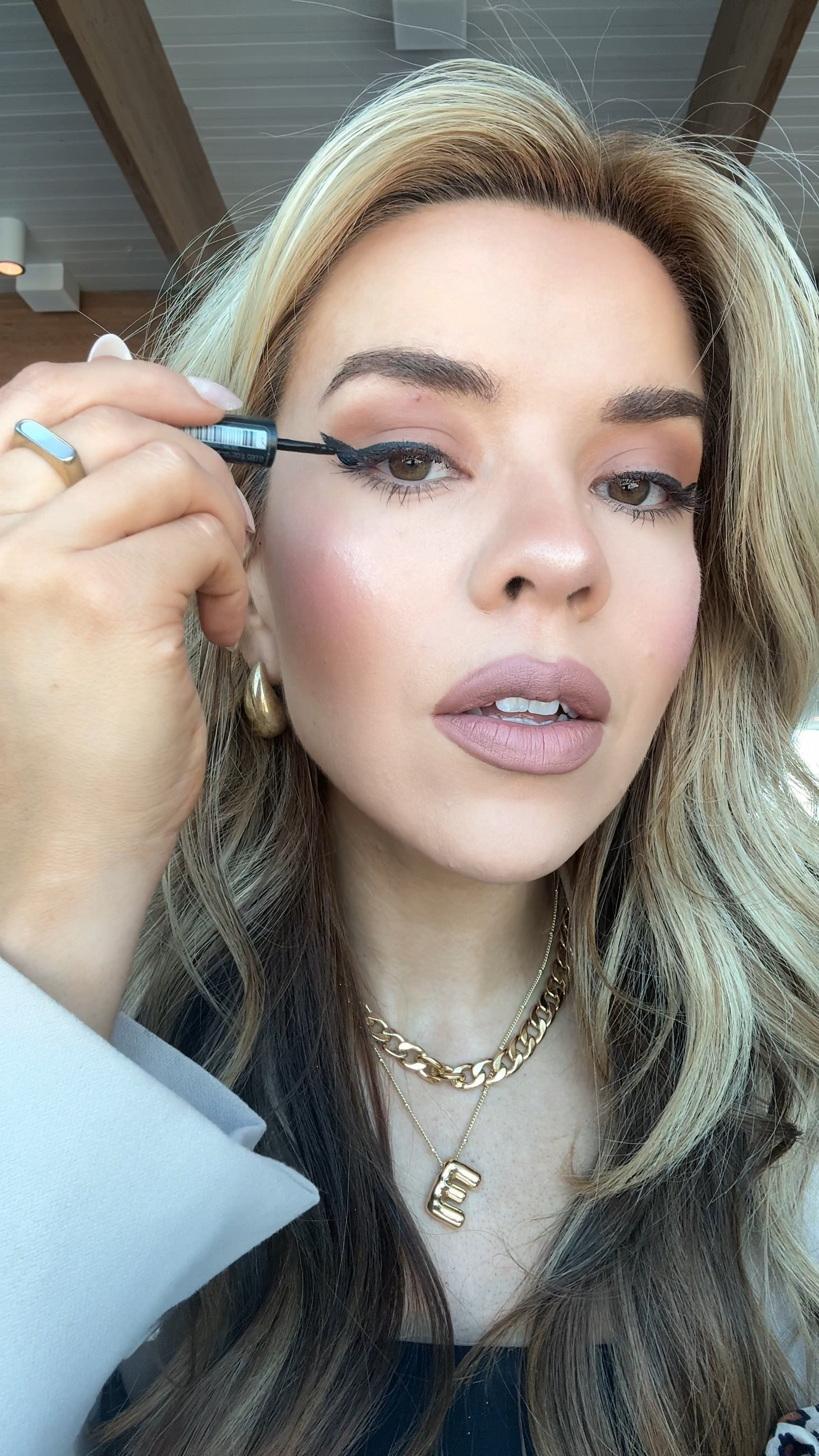 Just doing my makeup at the airport awkwardly lol 

#LTKBeauty #LTKStyleTip #LTKTravel