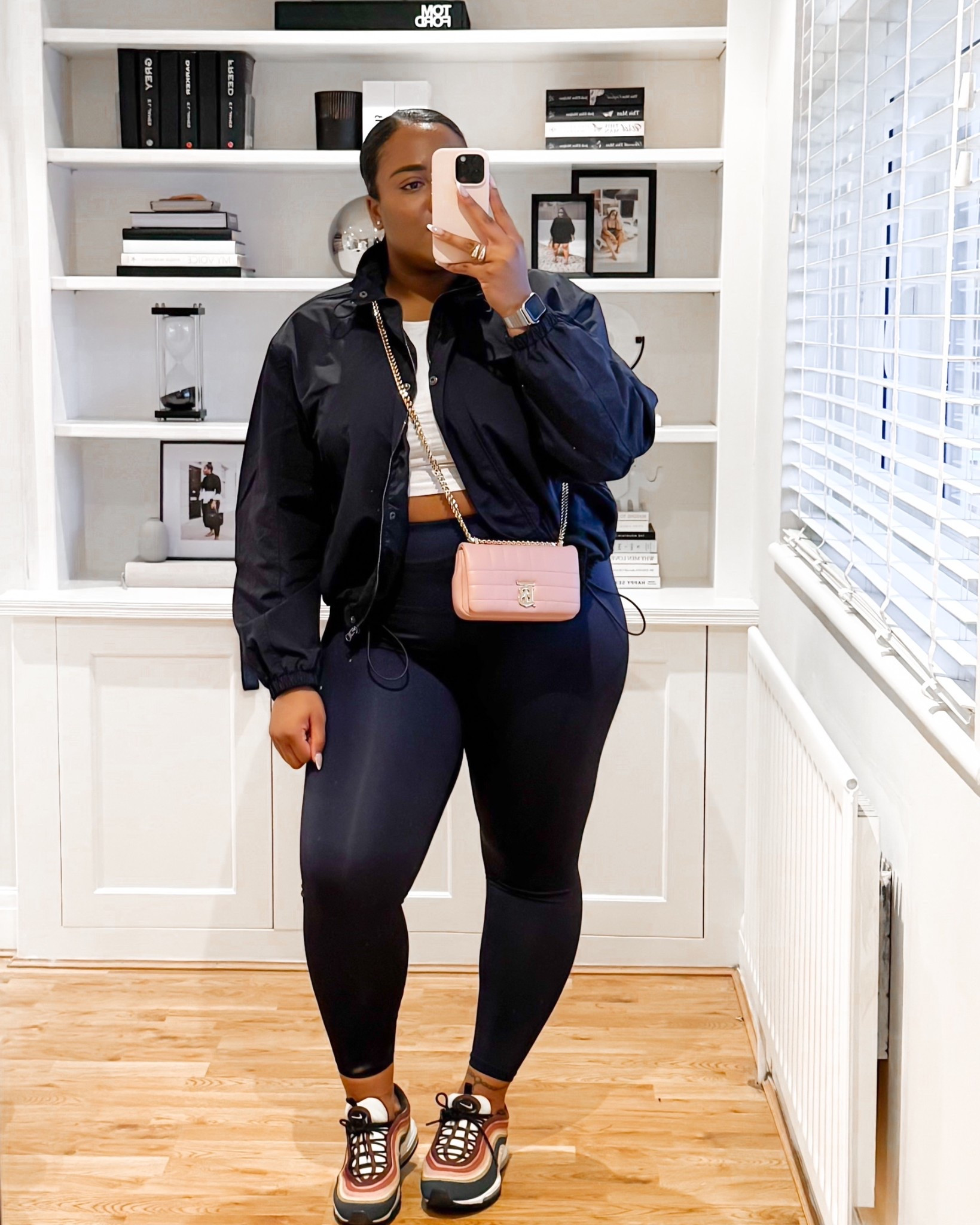 NAVY 💙 An Endless Love Affair! Can’t beat a lovely navy outfit featuring this stunning bubble windbreaker and matching leggings!

#LTKeurope #LTKfitness #LTKuk