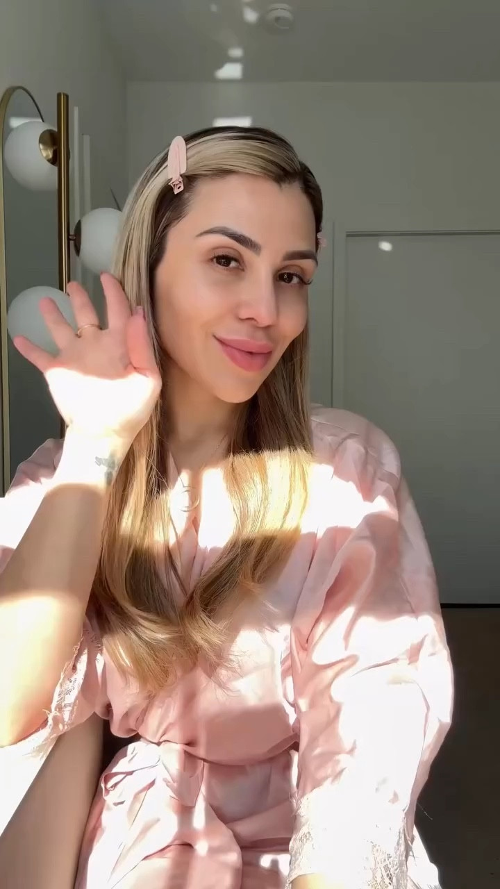 My go-to everyday makeup ✨

A quick, easy, and glowy routine featuring my absolute favorite products! ✨ Perfect for those busy mornings when you still want to look effortlessly put together 💕

☀️ Fresh skin, soft glam, and a radiant finish—all in just a few steps! Who else loves a simple yet effective routine? 💫

Drop a 💖 if you want the product list! ⬇️

#glowmakeup #ugc #ugccreator #ugcbeauty #makeup