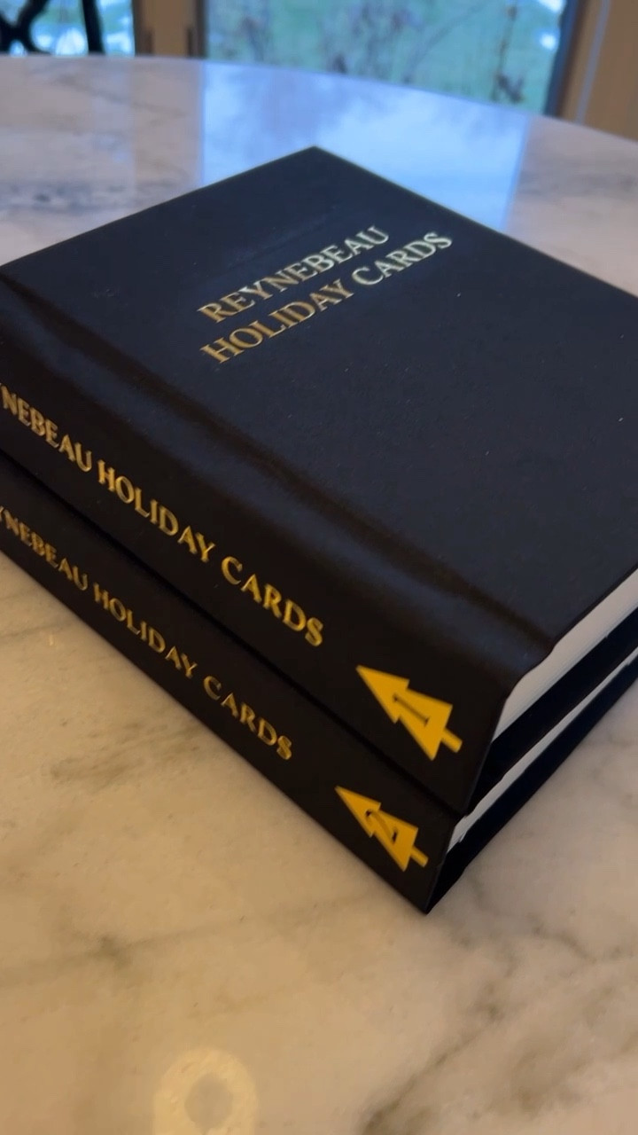 Our Reynebeau Holiday Cards book ⁣⁣⁣
⁣⁣⁣
The perfect way to store all of your special announcements, family holiday cards, and invitations in one place. ⁣⁣⁣
⁣⁣⁣
#cricut #cricutproject #cricutmade #cricutforbegininers #custombook