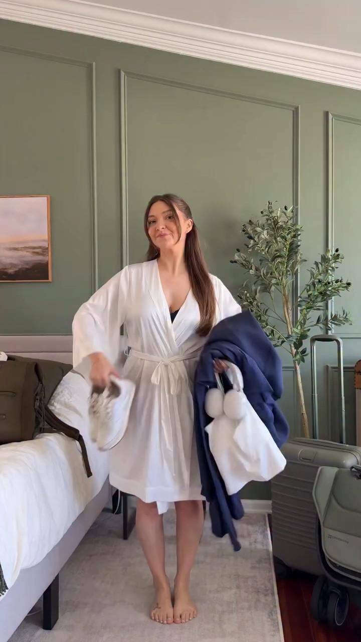 The most essential accessory at the end🤍👶🏼🛩️

#airportoutfit #airportstyle #momoutfit #momstyle #flyingwithbaby