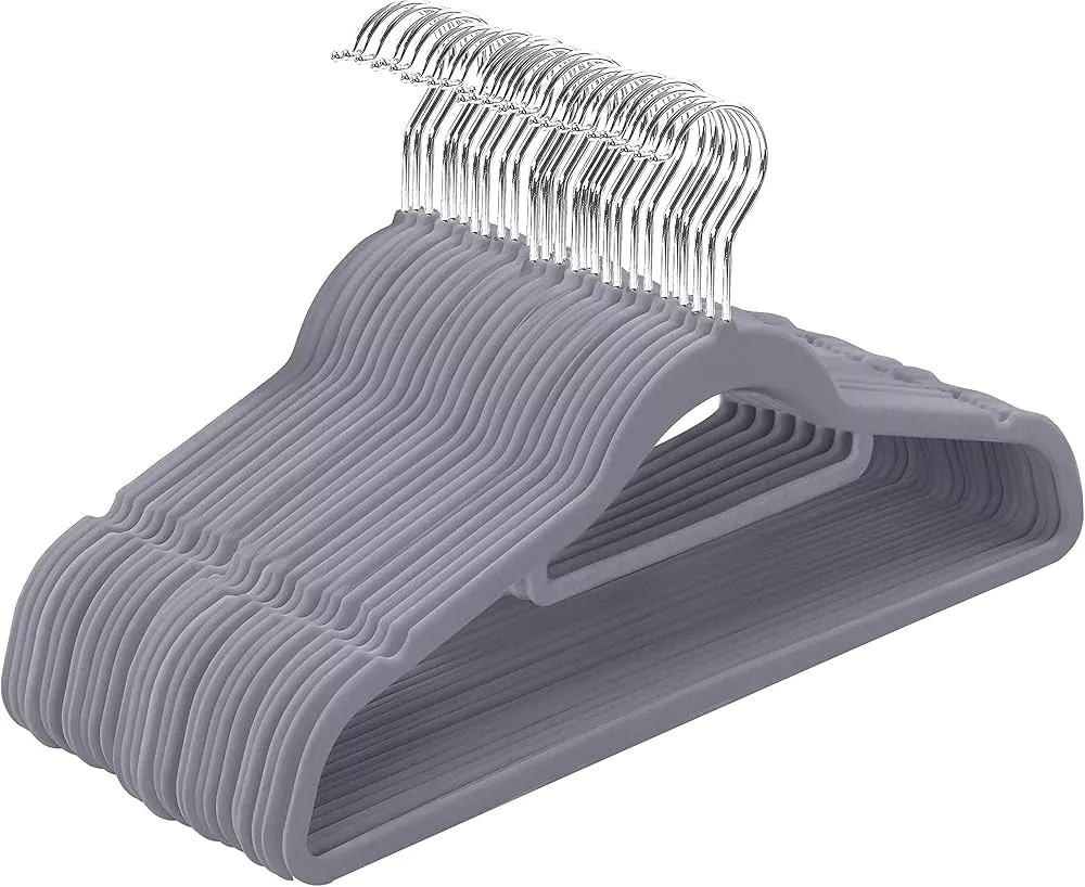 Utopia Home clothes Hangers 50 Pack - Plastic Hangers Space Saving