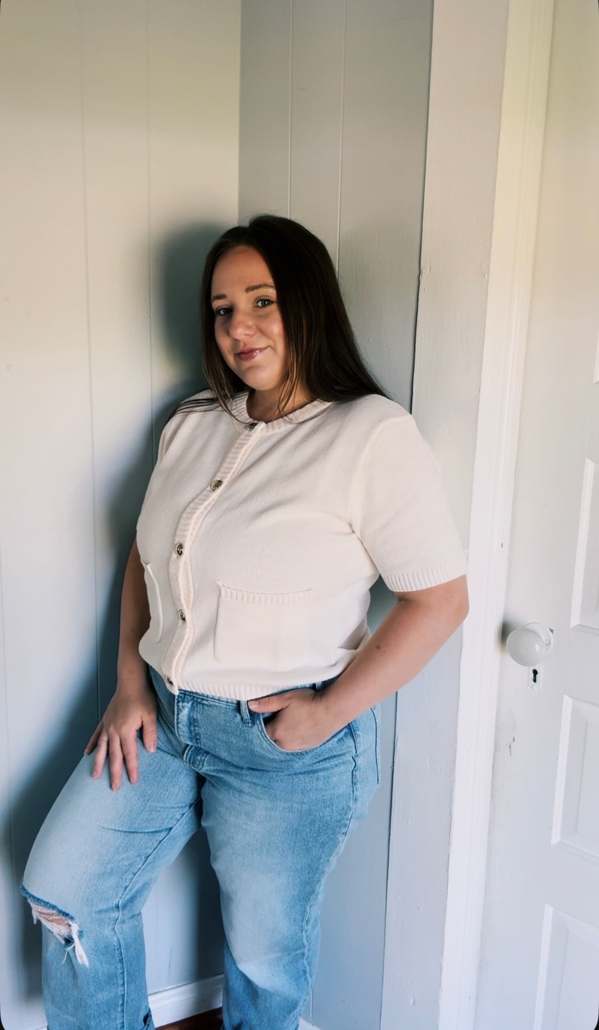 Loving this short-sleeved cardigan for a classic look. Perfect for work or fun!

#LTKWorkwear #LTKMidsize #LTKStyleTip