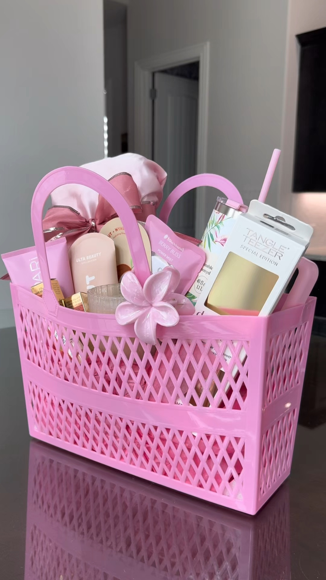 Mother’s Day gift basket idea! 🌸

Gifts. Gift basket. Gifts for her. Pink. Gifting. Mother’s Day  

#LTKMothersDay