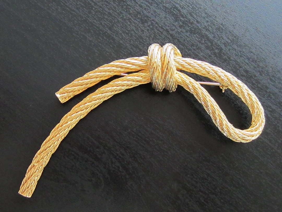 Christian Dior Brooch Dior Rope Knot Brooch in Gold Tone - Etsy | Etsy (US)