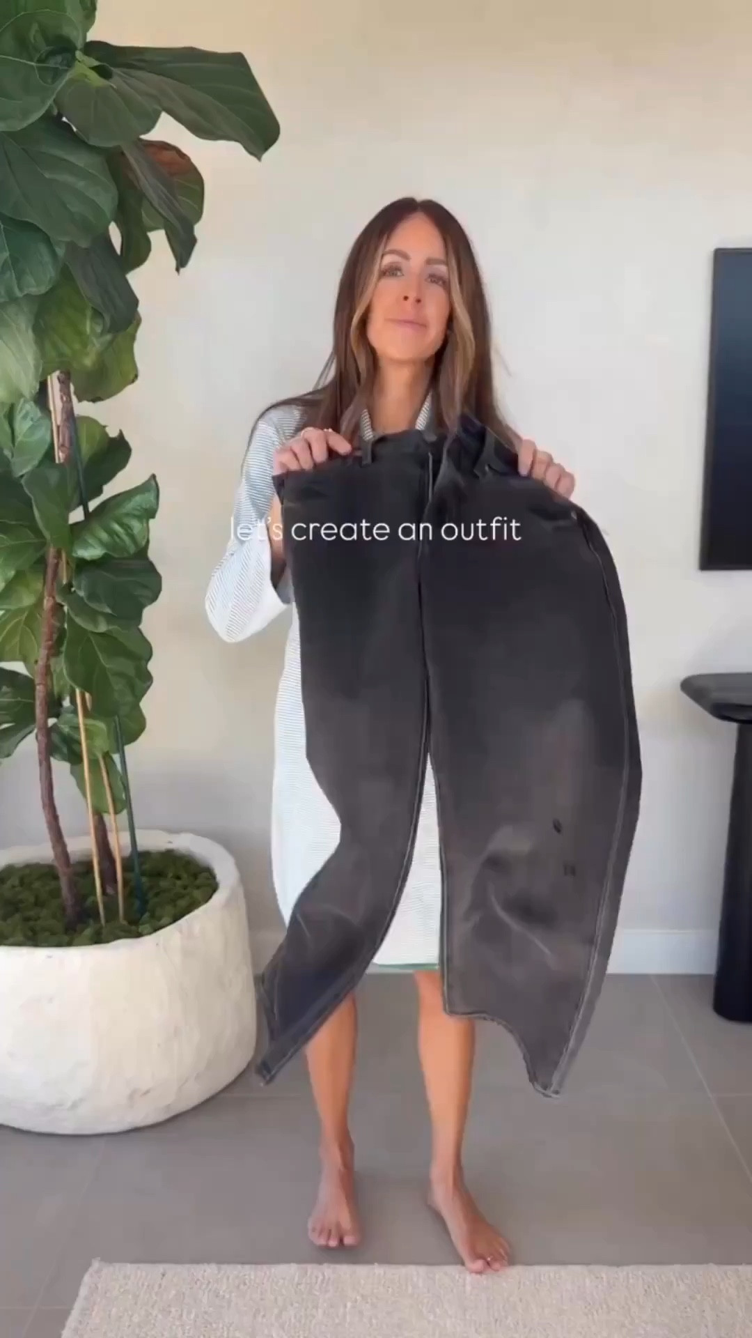 love when an outfit comes together like this! the jeans fit so well, the bag is the perfect touch, and it's one of those looks that's easy and cute!


#LTKSeasonal #LTKootd #LTKmomlife