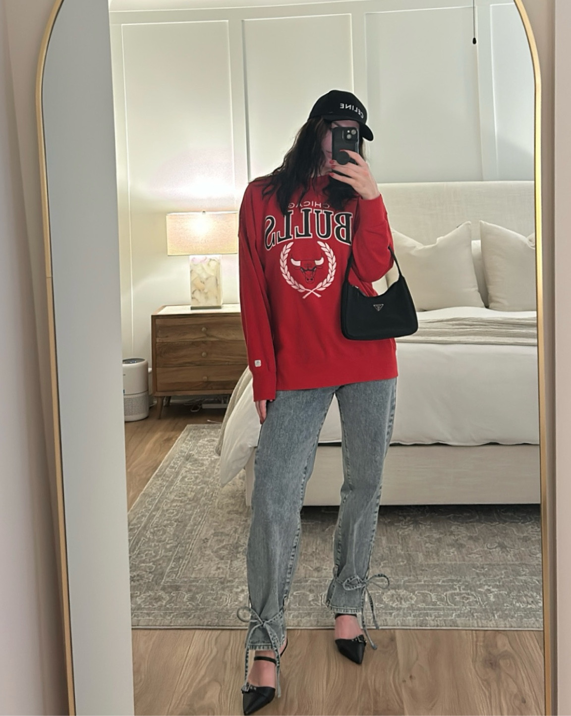 Graphic sweatshirt fit

#LTKStyleTip #LTKWatchNow #LTKGiftGuide
