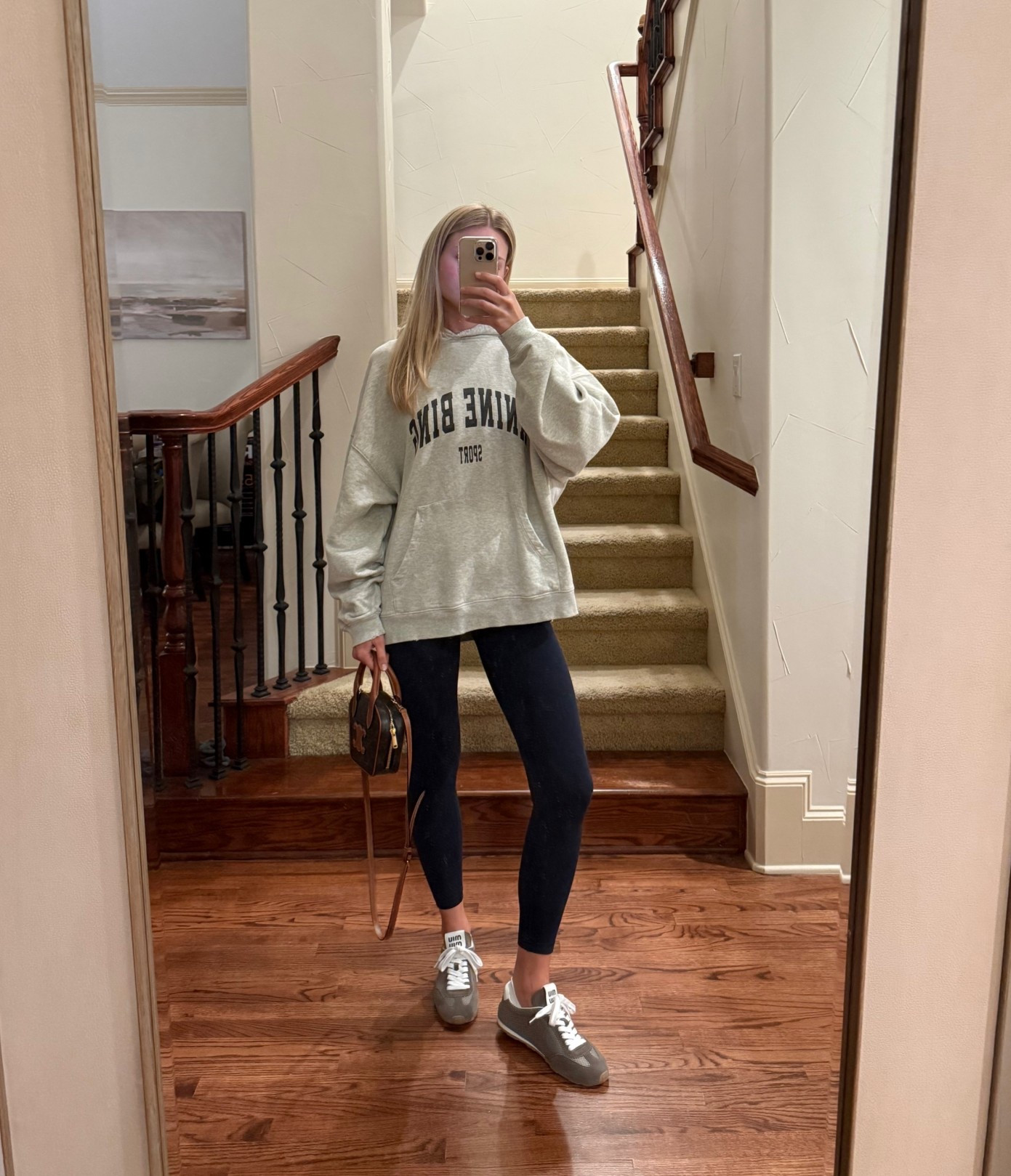 Sporty causal 🎧👟
Wearing medium in sweatshirt and XS in leggings