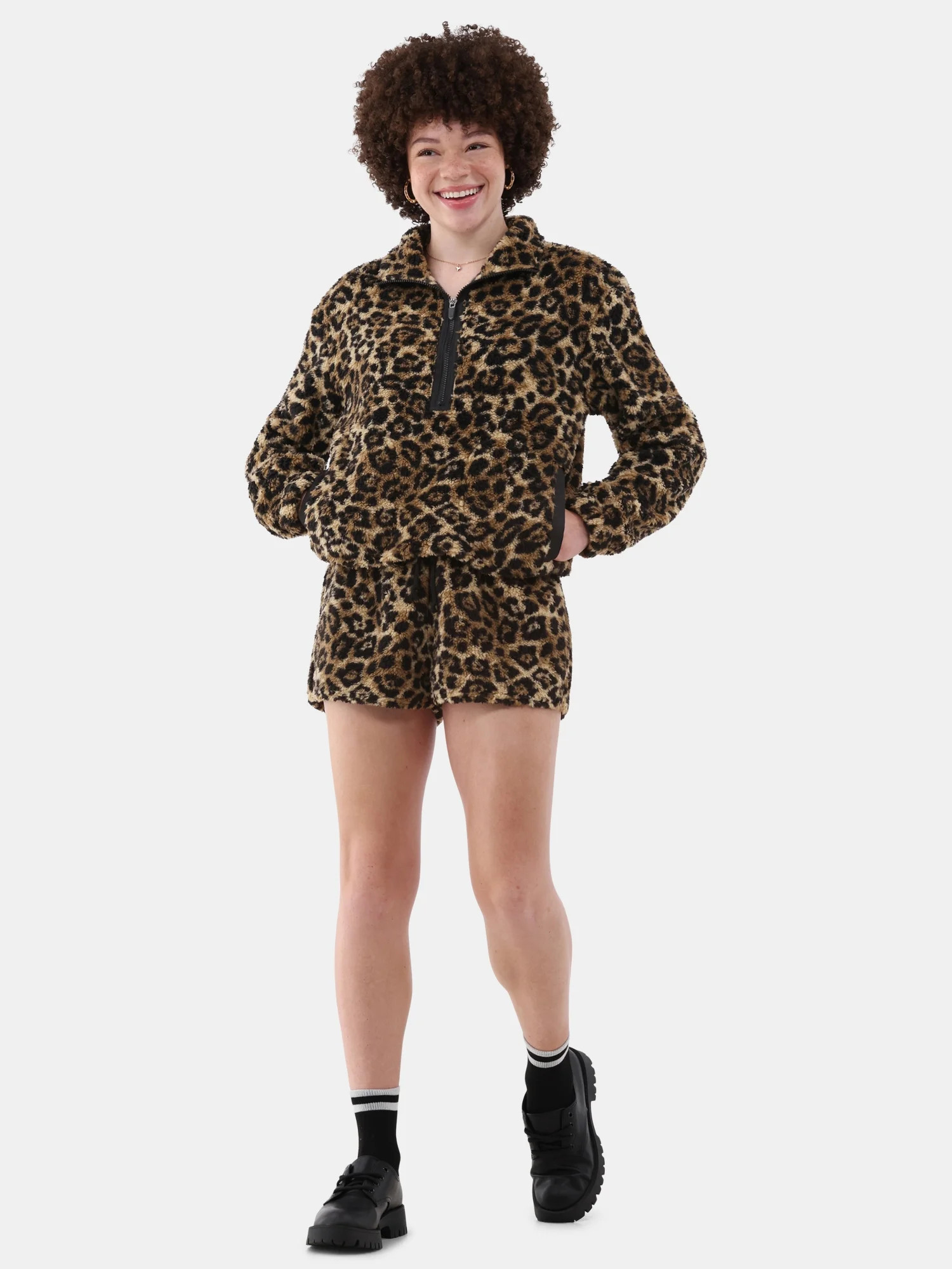 No Boundaries Half Zip Pullover and Shorts Plush Set, 2-Piece, Women's | Walmart (US)