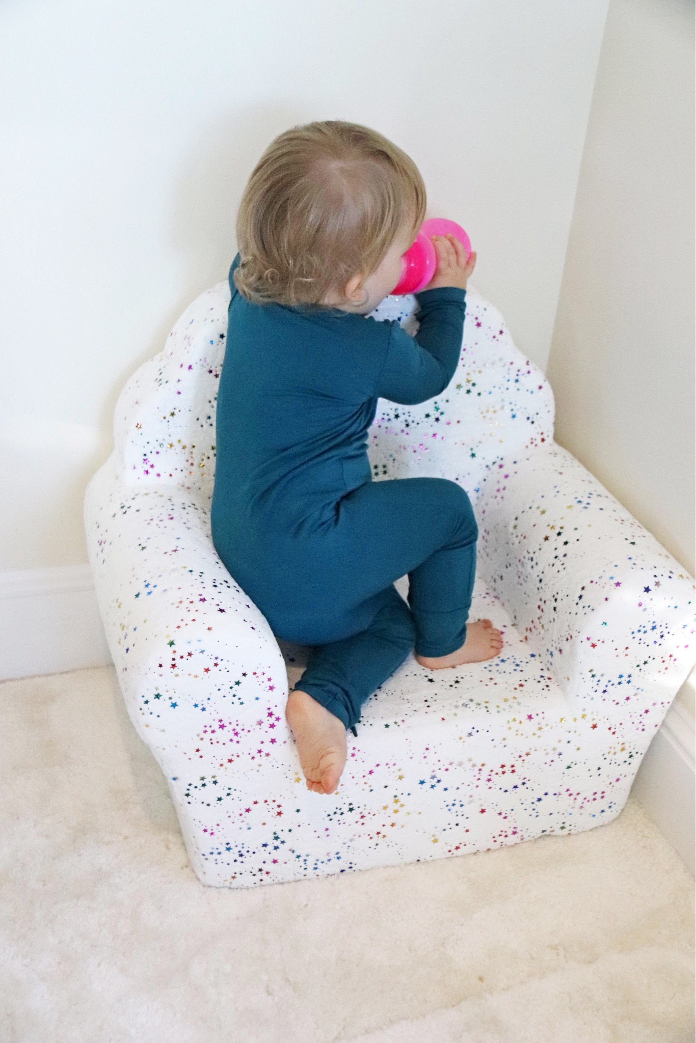 Who doesn’t love a cold glass of milk?  

The @KyteBaby Zippered Footie in Loch is the definition of a soft, warm essential for both play and sleep.  When Lily wakes up in the morning we don’t change out of our PJs (why would you? They are so comfortable) and instead she drinks her milk in her little chair.   #Kytebaby, #KytePartner #ad
