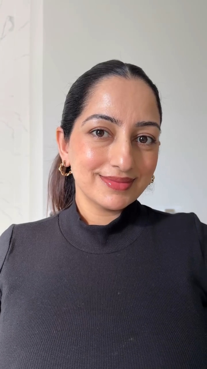 Final touches before heading out ✨

Lipliner - @maybelline 
Lipgloss- @maybelline 
Setting spray- @charlottetilburyskincare 

 #everydayglam #beautyreels #softglamlook #momstyle beautyroutine lipsticklook dailyglam lifestyle creator
#vancouverinfluencer