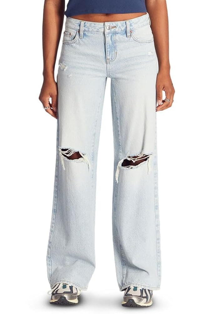 PacSun Women's Casey Ripped Fray Low Rise Baggy Jeans Light Indigo | Amazon (US)