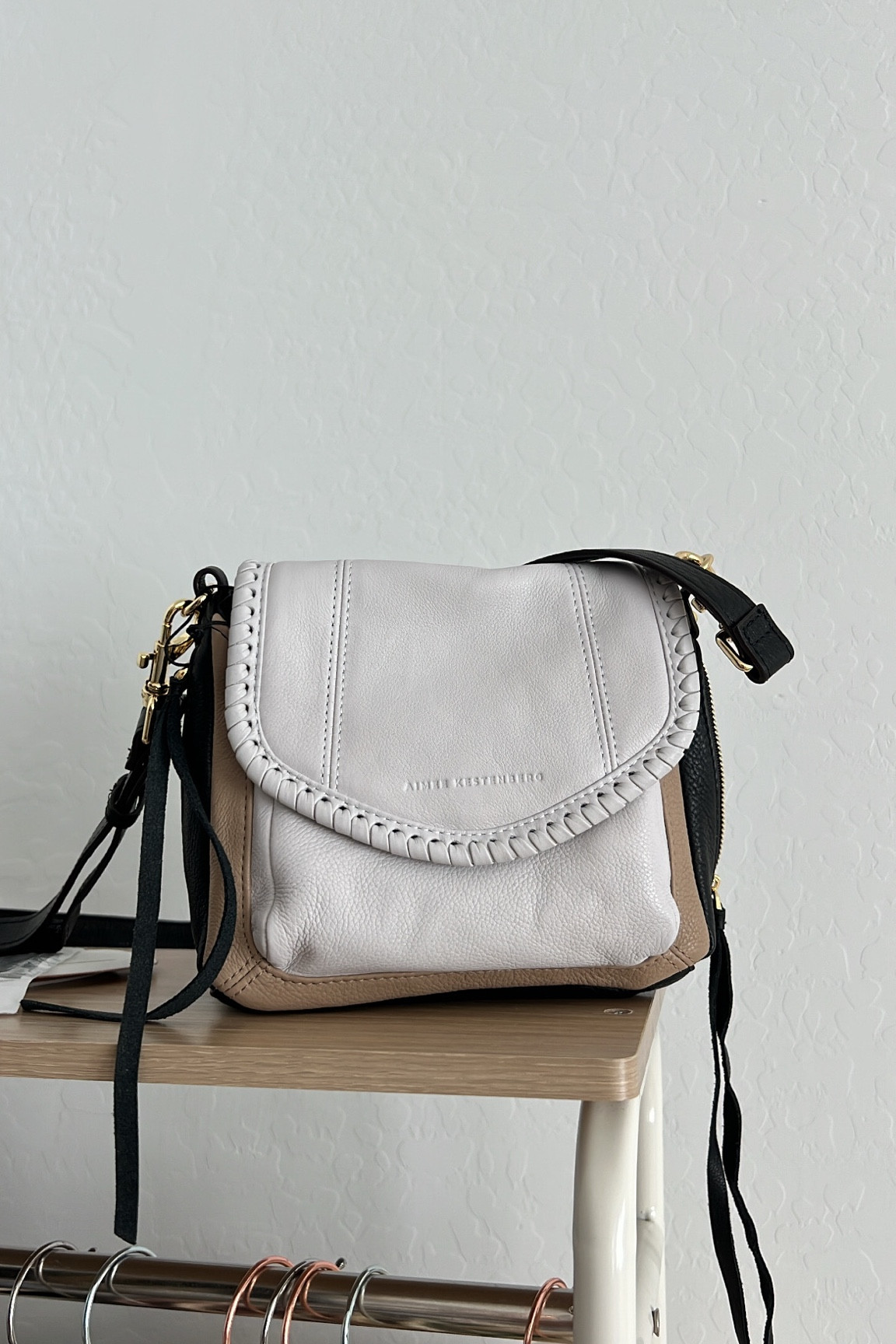 Neutral shoulder crossbody bag

#LTKitbag #LTKstyletip #LTKtravel