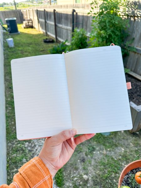 Y’all know when a notebook has ‘good paper’? Well this is that! Love this new pretty pink journal for all of my thoughts. It’s the perfect size too!!
