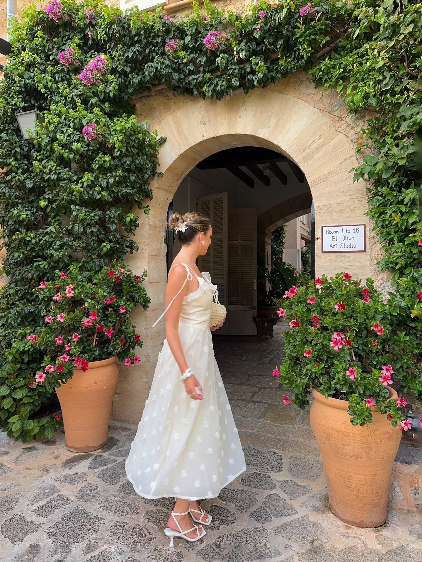 outfits i’m rewearing all spring & summer 🌸💛 which is your fav?!

Dress 1: Selfie Leslie (Code ALIXSL)
Dress 2: below
Dress 3: Runway Scout
Dress 4: below
Outfit 5: below / code FOALI white skirtt
Outfit 6: Peppermayo
7: selfie Leslie
8: below
Last: below 

#LTKmomlife #LTKdayinmylife #LTKootd