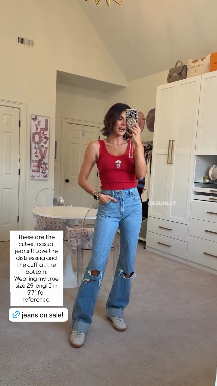 These are the cutest casual jeans!!! Love the distressing and the cuff at the bottom. 

Wearing my true size 25 long! I’m 5’7” for reference.  @abercrombie