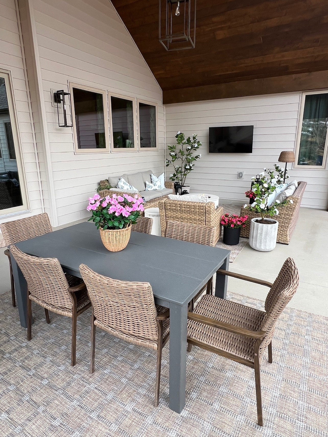 Patio furniture & decor links! Linked similar rug to mine in same line just has smaller checkered print! Also all my faux florals!

#LTKHome #LTKSeasonal