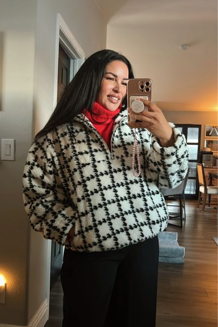 This Houndstooth Teddy pullover is so cute! Wearing a size large 🥰 

#LTKSeasonal #LTKmidsize #LTKover40