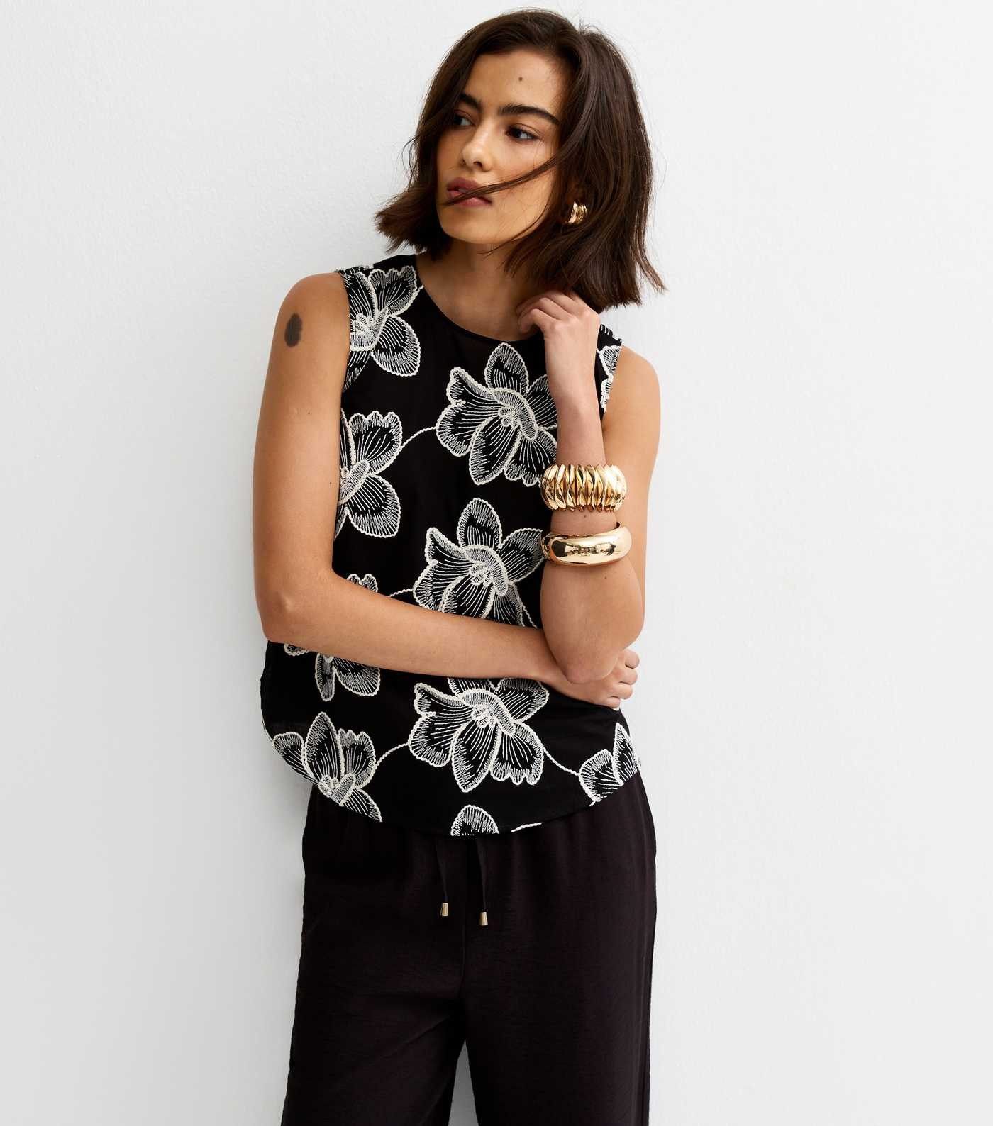 Black Embroidered Floral Curved Hem Top | New Look | New Look (UK)
