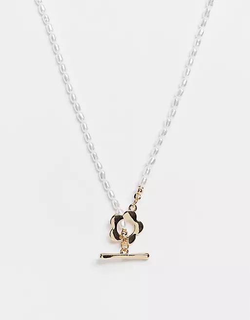ASOS DESIGN necklace with pearl and daisy tbar in gold tone | ASOS (Global)