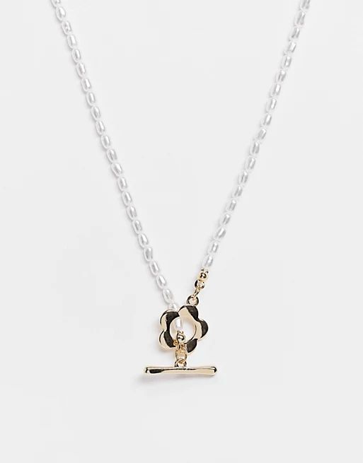 ASOS DESIGN necklace with pearl and daisy tbar in gold tone | ASOS (Global)