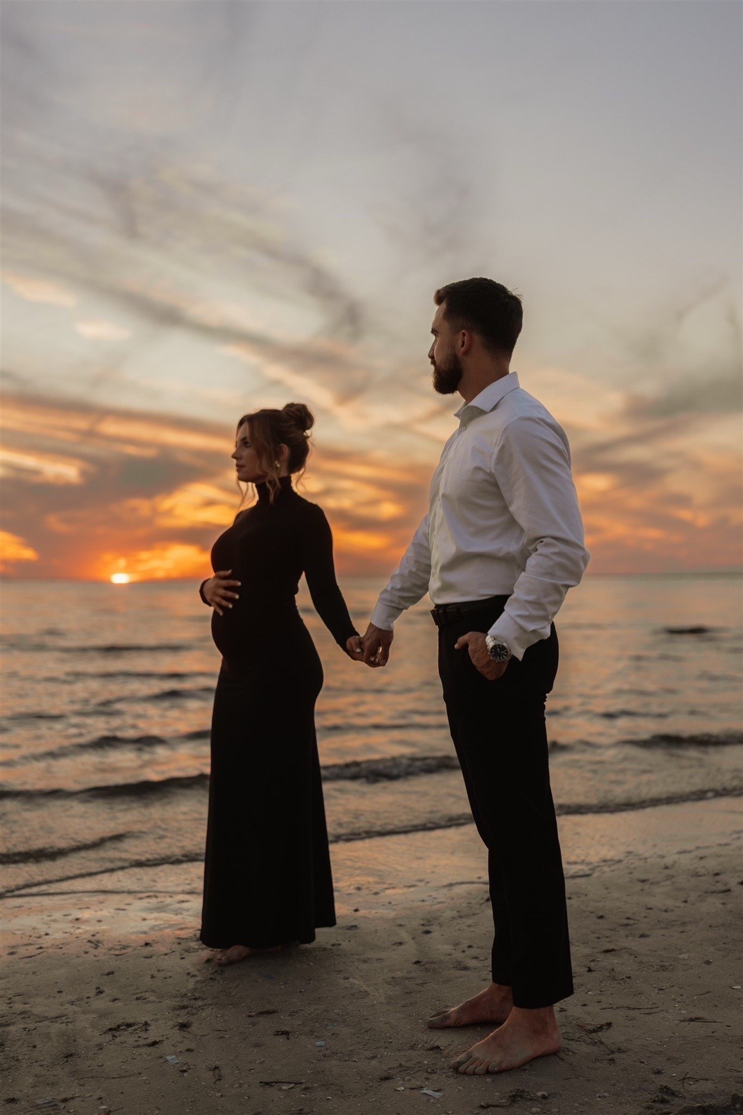 The perfect bump-friendly fitted dress for maternity sessions!