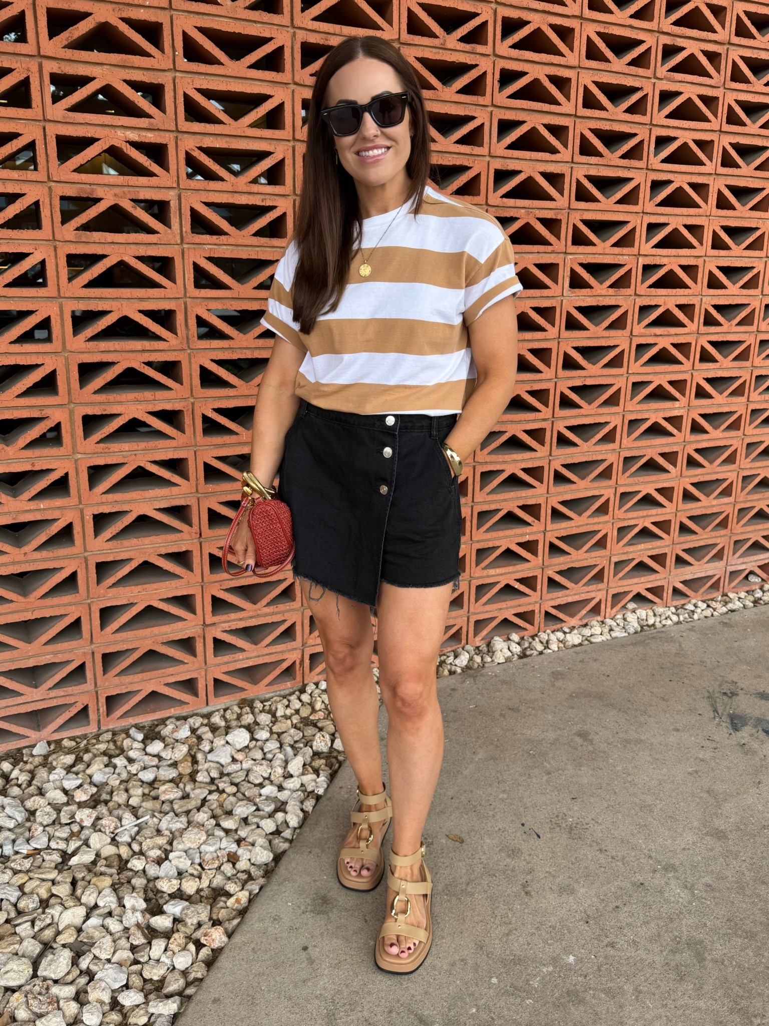 Travel outfit vacation spring fashion denim Zara skort old navy tee