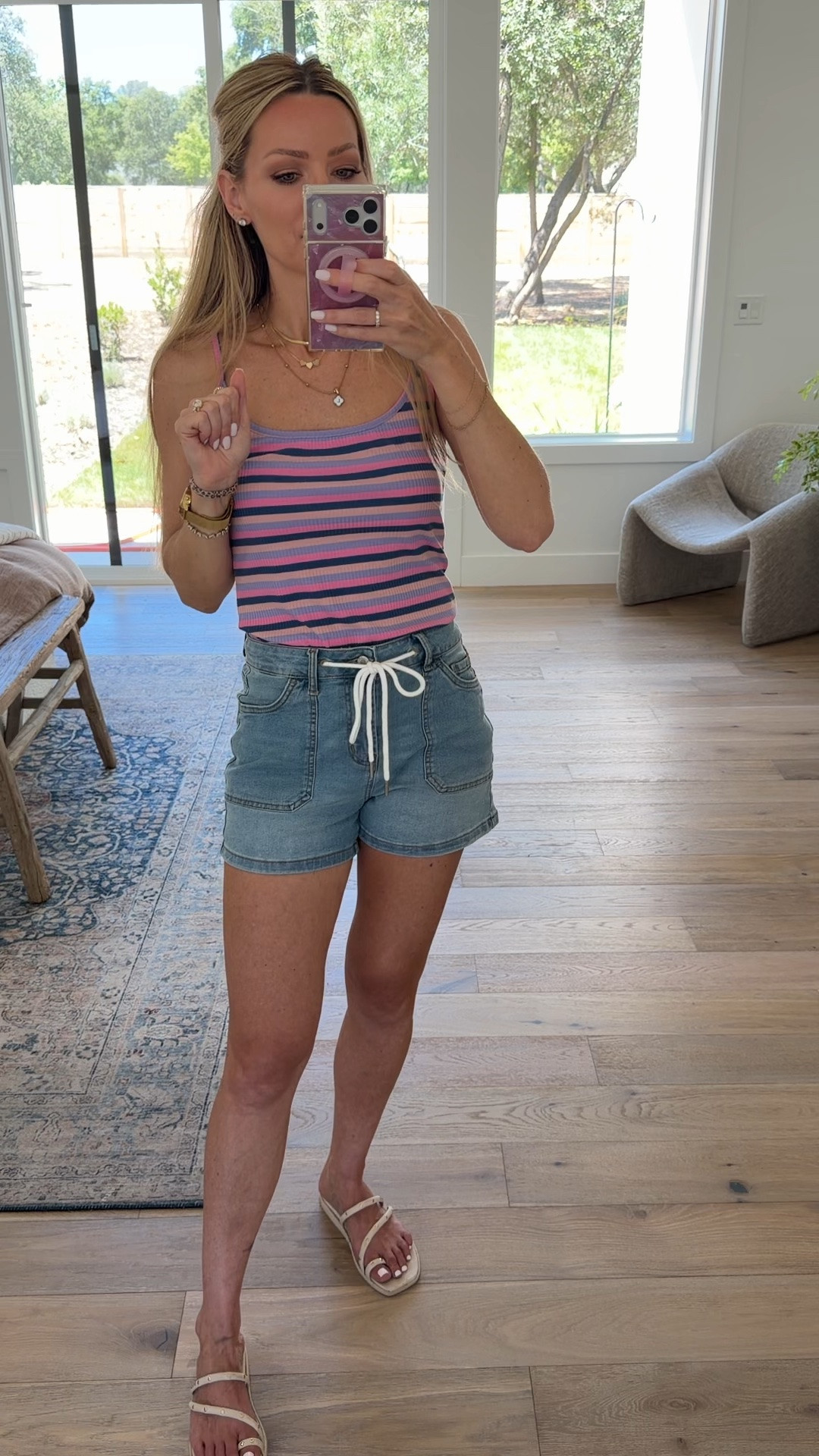 Easy Amazon ootd 
Small top size 4 shorts