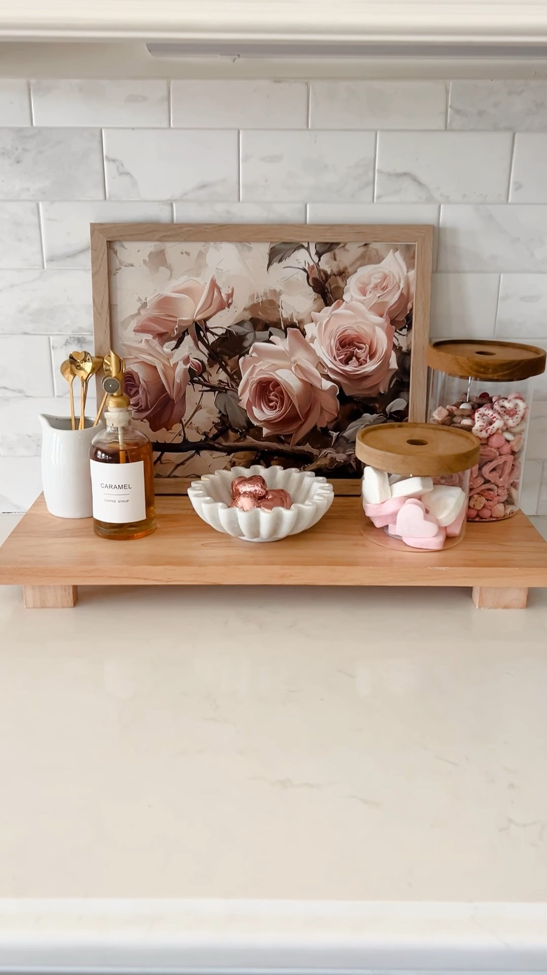 Mira que linda idea para decorar tu cocina con el tema del dia del amor y la amistad #etsy #valentinesday #valentines #diadelamorylaamistad 

#LTKHome #LTKSeasonal