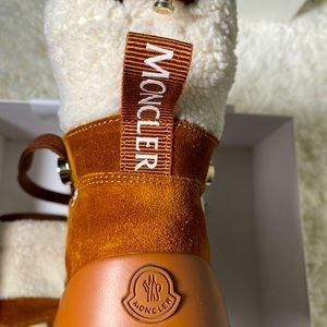 ✨BRAND NEW✨
Moncler Insolux suede and shearling snow boots
Size: EU 35.5 | Poshmark