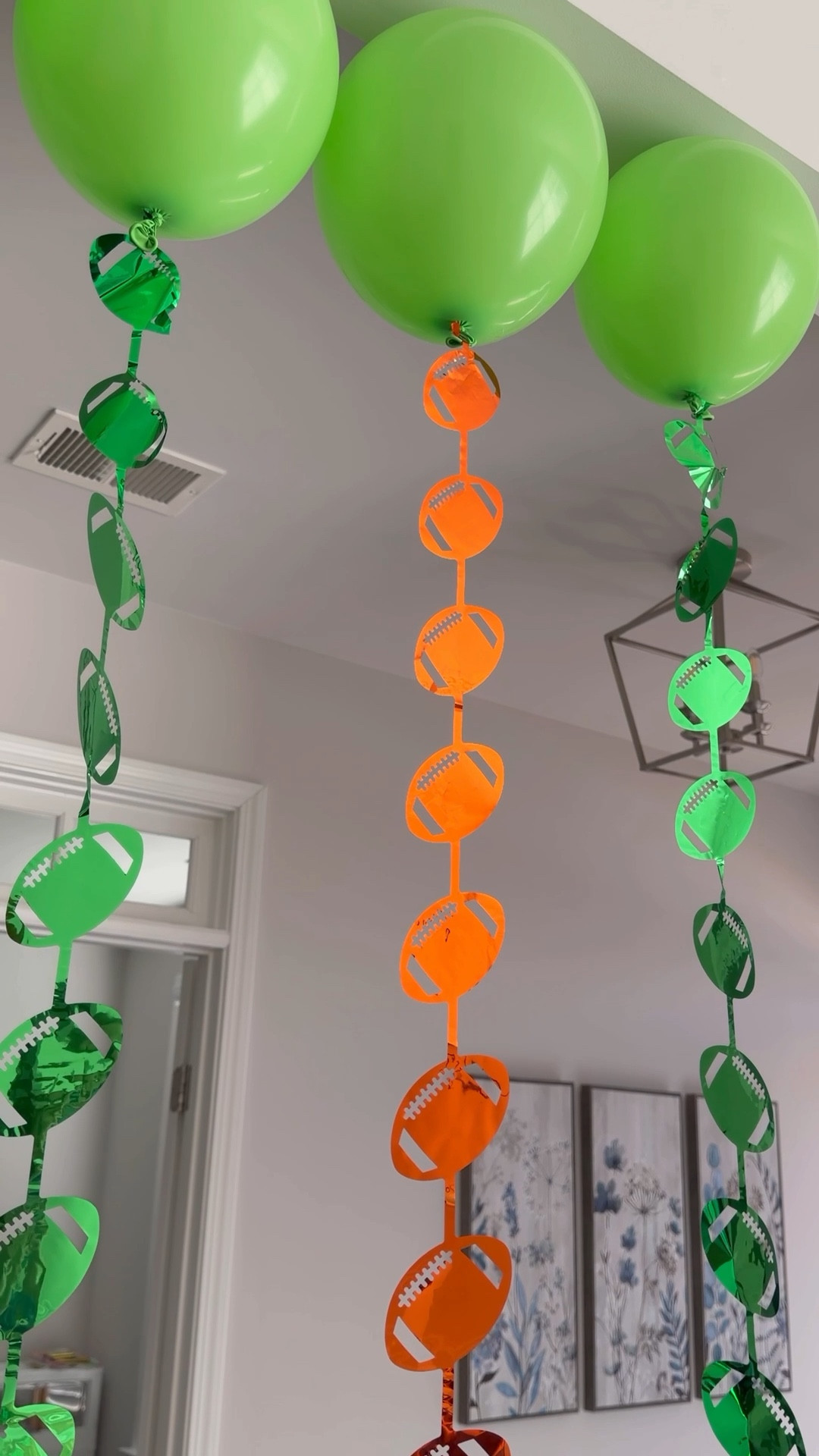 Super Bowl party decor!

Super Bowl party, balloon, party ideas, football, game day

#LTKSeasonal #LTKHome #LTKKids