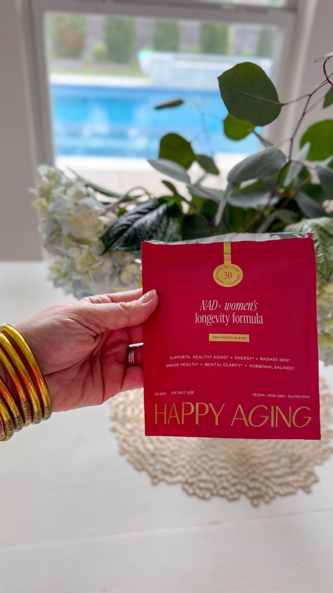 New Year means trying new things that are here for aging. I mean, I am not getting any younger! @happyaging is the first women's longevity formula designed to support all 12 scientifically recognized mechanisms of aging, with 30 premium ingredients ingredients crafted specifically for women's biology, featuring liposomal NAD+ boosters, Urolithin A, advanced NMNH, hormone-supporting botanicals, powerful antioxidants, and cognitive enhancers. 🫶🏻