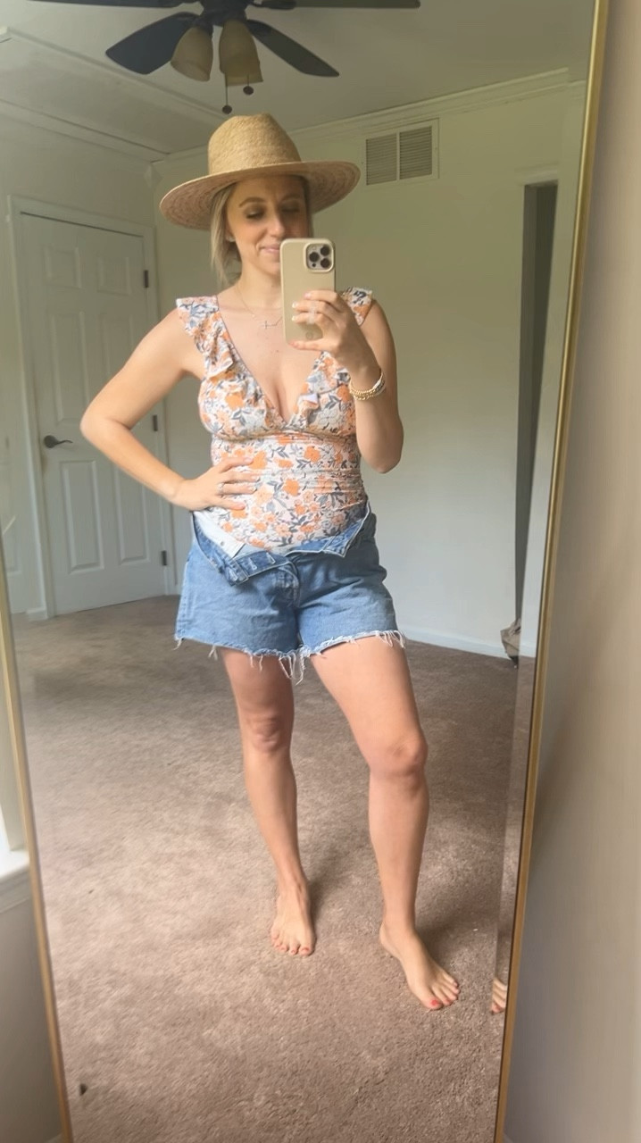 Love this pretty floral print! True to size and so cute. Definitely a little cheekier than some of my other suits, but still so good!💐🌸

#LTKFindsUnder50 #LTKSwim