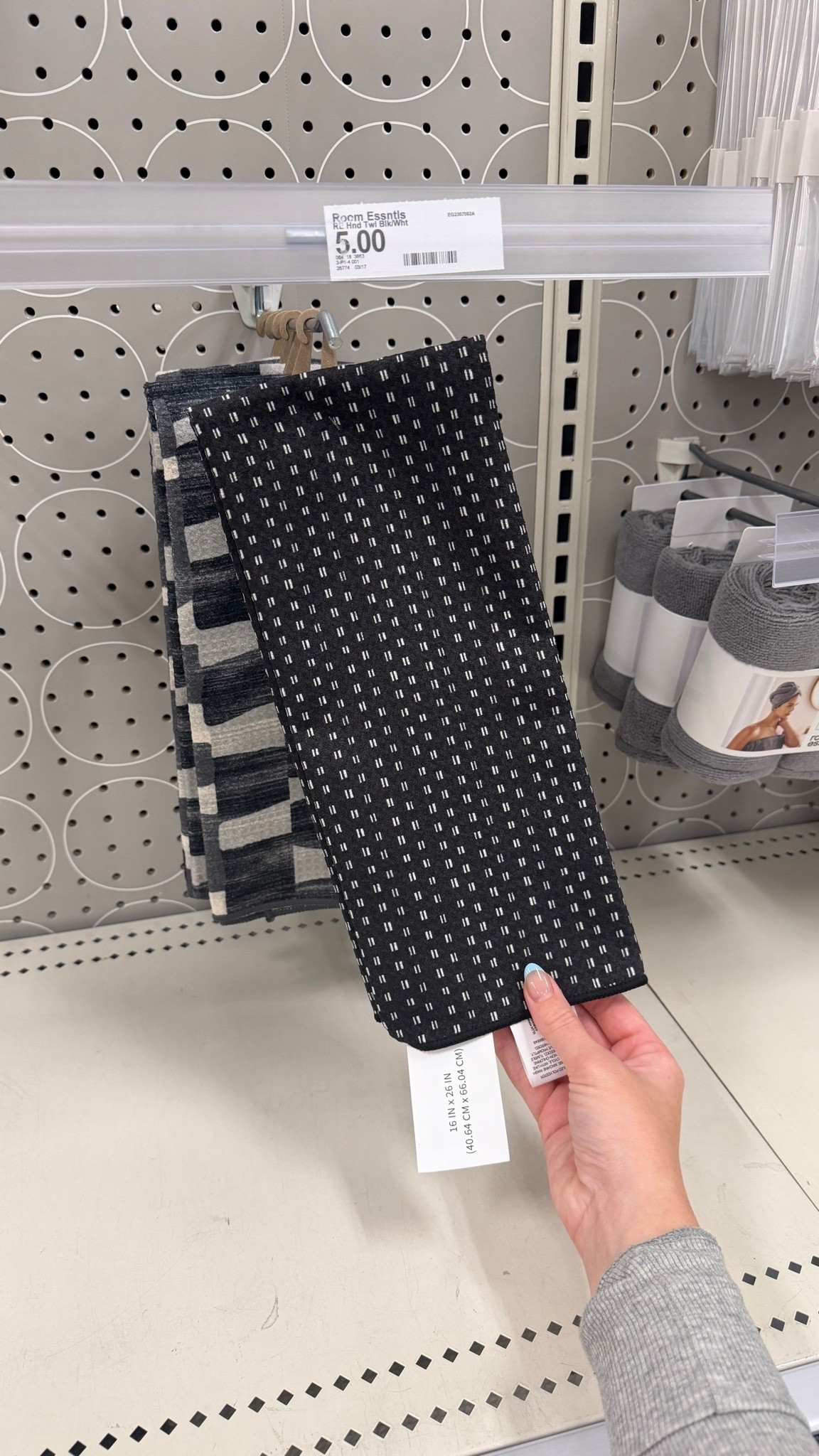 These towels have a very similar texture as the beloved Geometry towels, but they’re less than a third of the price!
