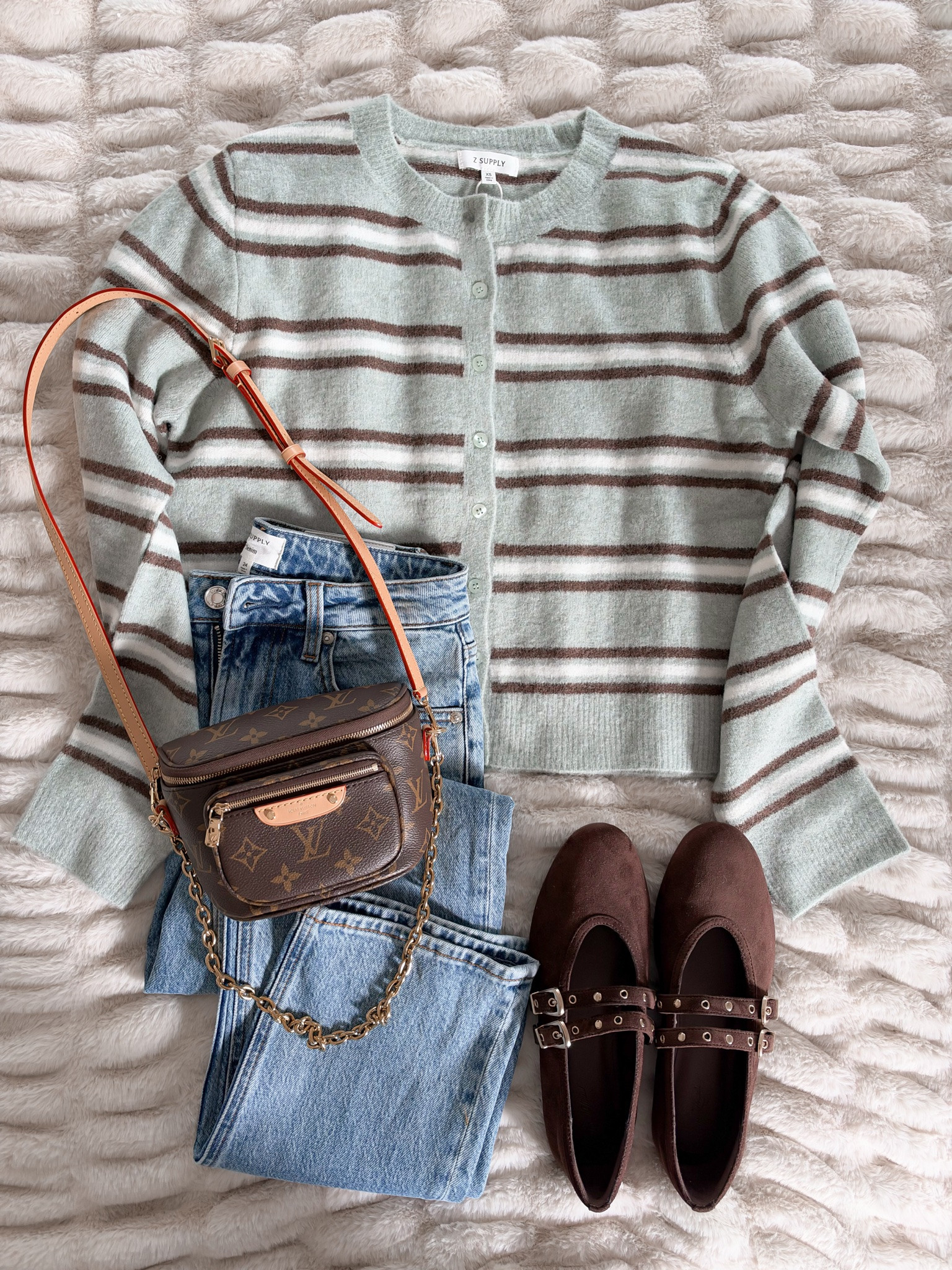 This striped sweater is such an easy fall outfit with jeans and loafers 🍂 Cozy, cute, and ready for a busy day!

Comment LINK and I’ll send you the details.

#LTKootd #LTKmomlife #LTKOver40