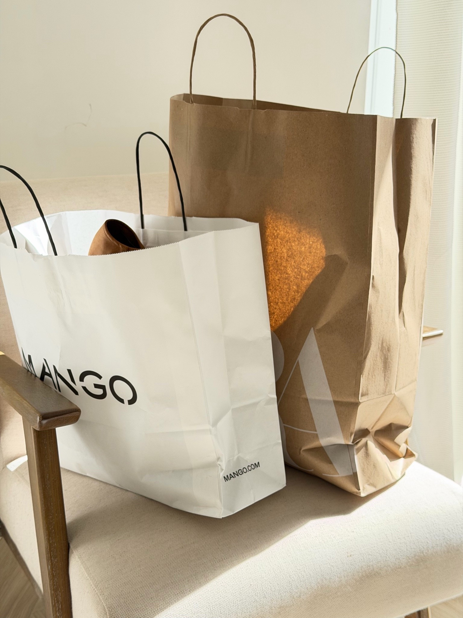 Picked up a few pieces from Zara and mango!!
So many good items in at the moment ✨

Holiday outfit, summer outfit, summer dresses, linen dresses, Bermuda shorts, summer fashion, white jeans, polkadot tops, suede jacket open to

#LTKspring