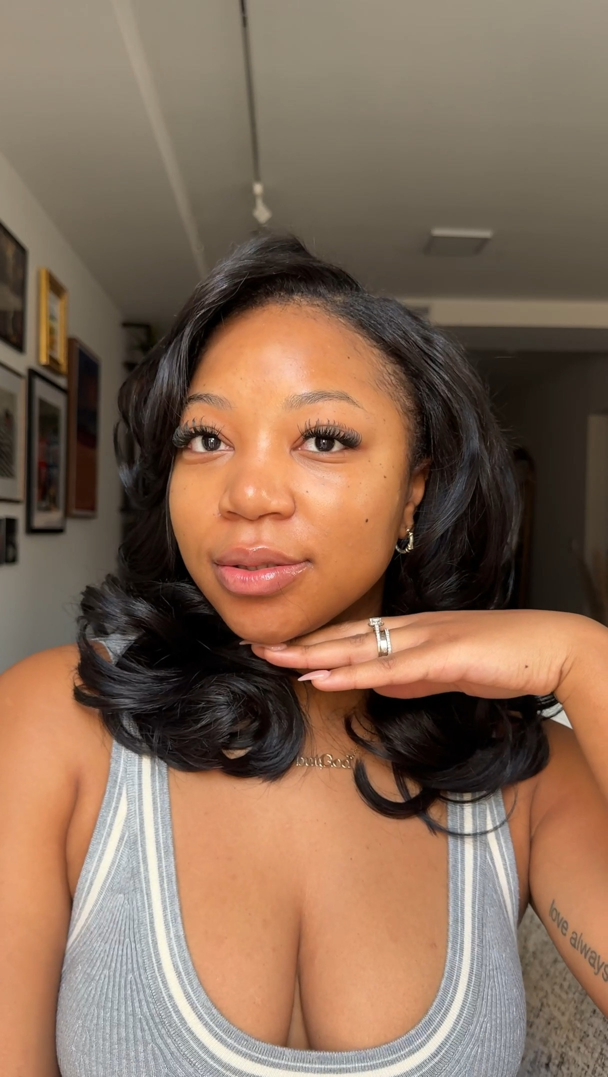 My no makeup makeup routine to cover dark marks and hyperpigmentation! 


Shade calico for my cheeks @merit 
Shade amber for my forehead @merit 
71 @sephora brush for blending 
35 micro powder for setting 


#LTKStyleTip #LTKFindsUnder50 #LTKBeauty