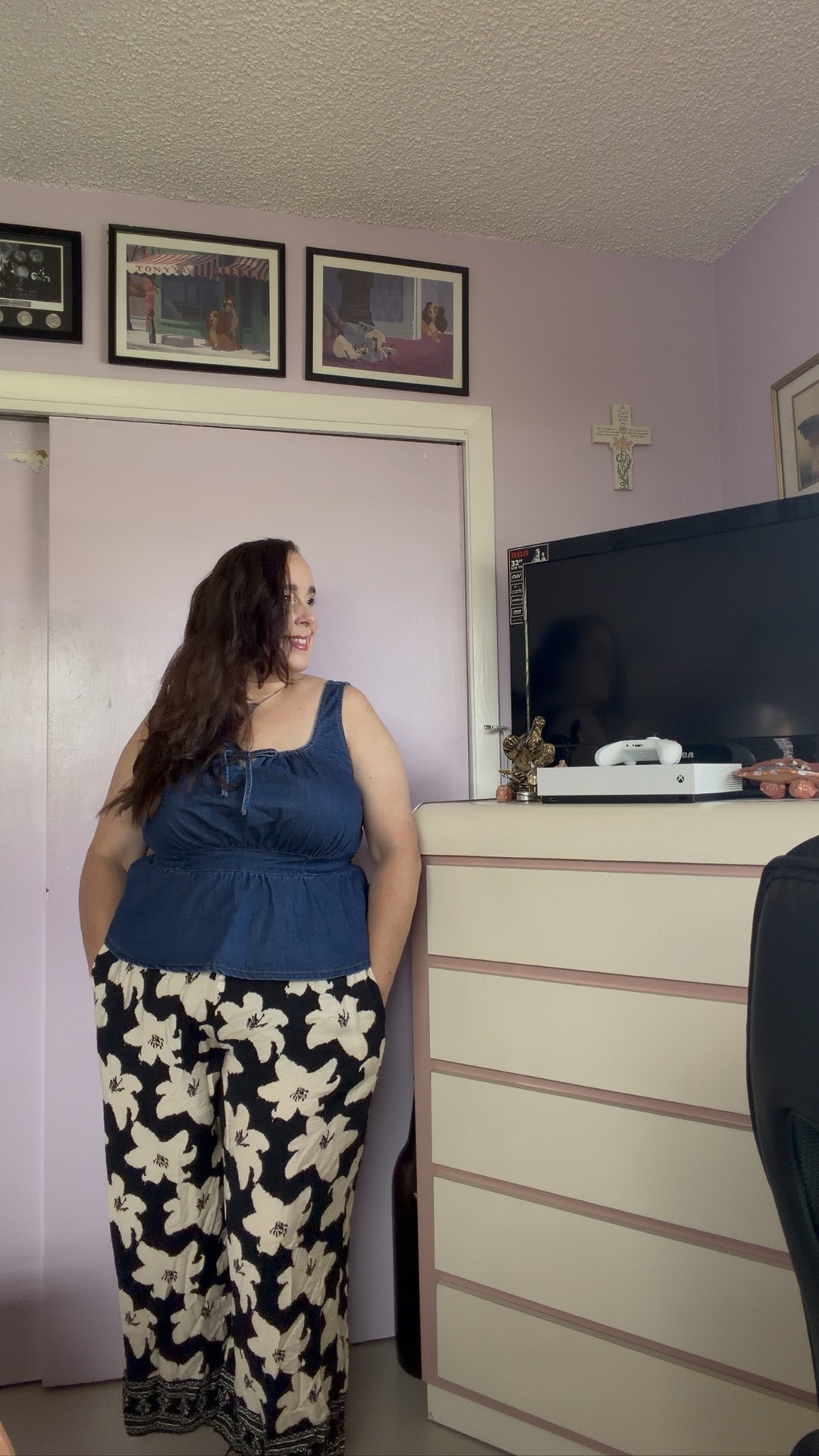 Can we talk about packing for Disney as a plus-size woman? 💕

Because nobody talks enough about standing in long lines, walking 20,000+ steps, Florida heat, afternoon rain showers, and still wanting to look cute in your vacation photos.

Let’s build a Disney packing list that puts comfort first without giving up your personal style.

If you’re headed to Disney soon, this series is for you!

Disney Outfit Ideas, Plus Size Disney Outfits, Disney World Packing List, Disneyland Outfit Ideas, Plus Size Vacation Outfits, Apple Shape Fashion, Curvy Disney Style

#LTKootd #LTKSeasonal #LTKPlusSize