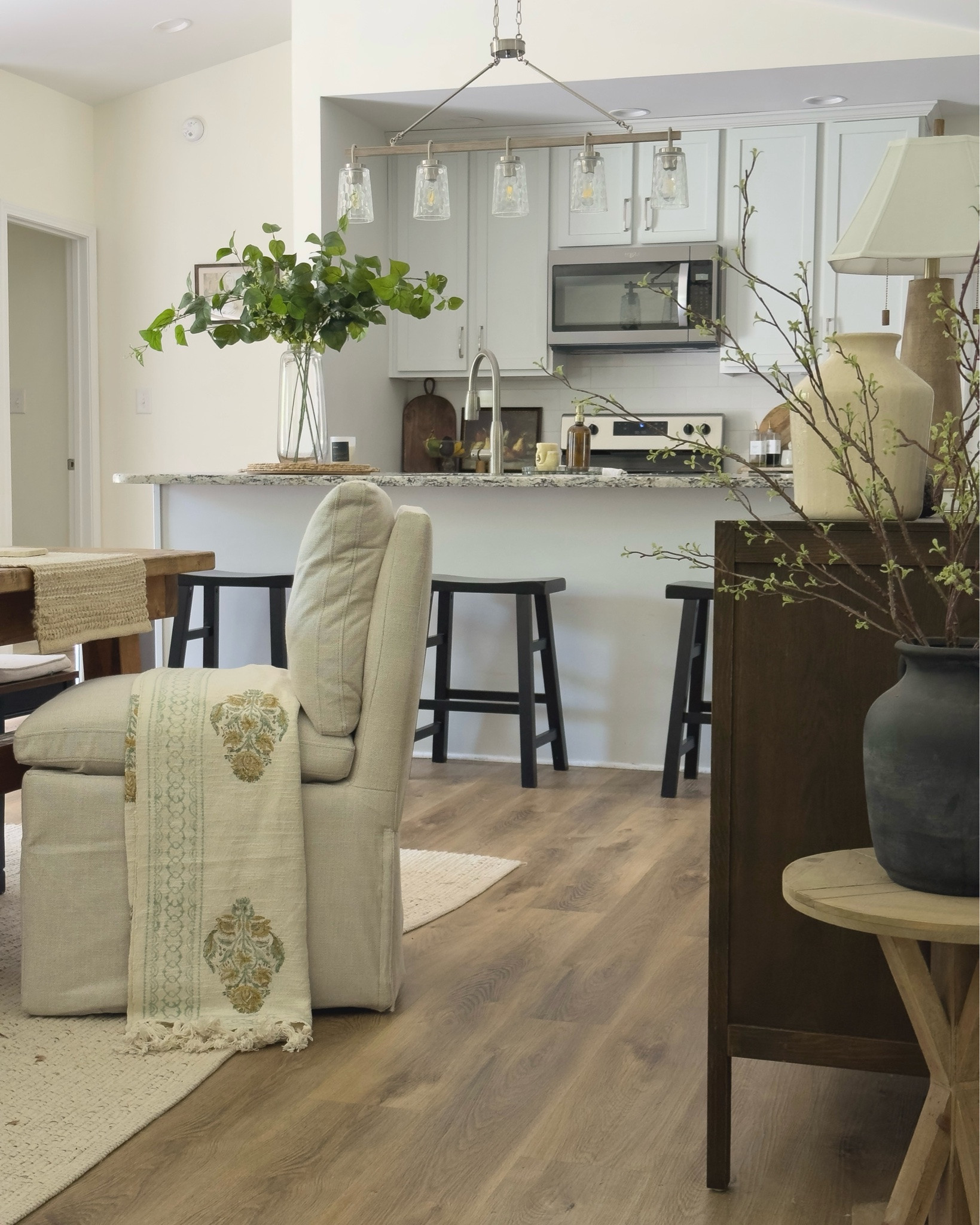 June light always hits different ☀️ 

See anything you like? Comment SHOP and I’ll send you the links! 🔗 

#homedecorinspo #neutralhome #cozyhome #Itkhome #slowerliving