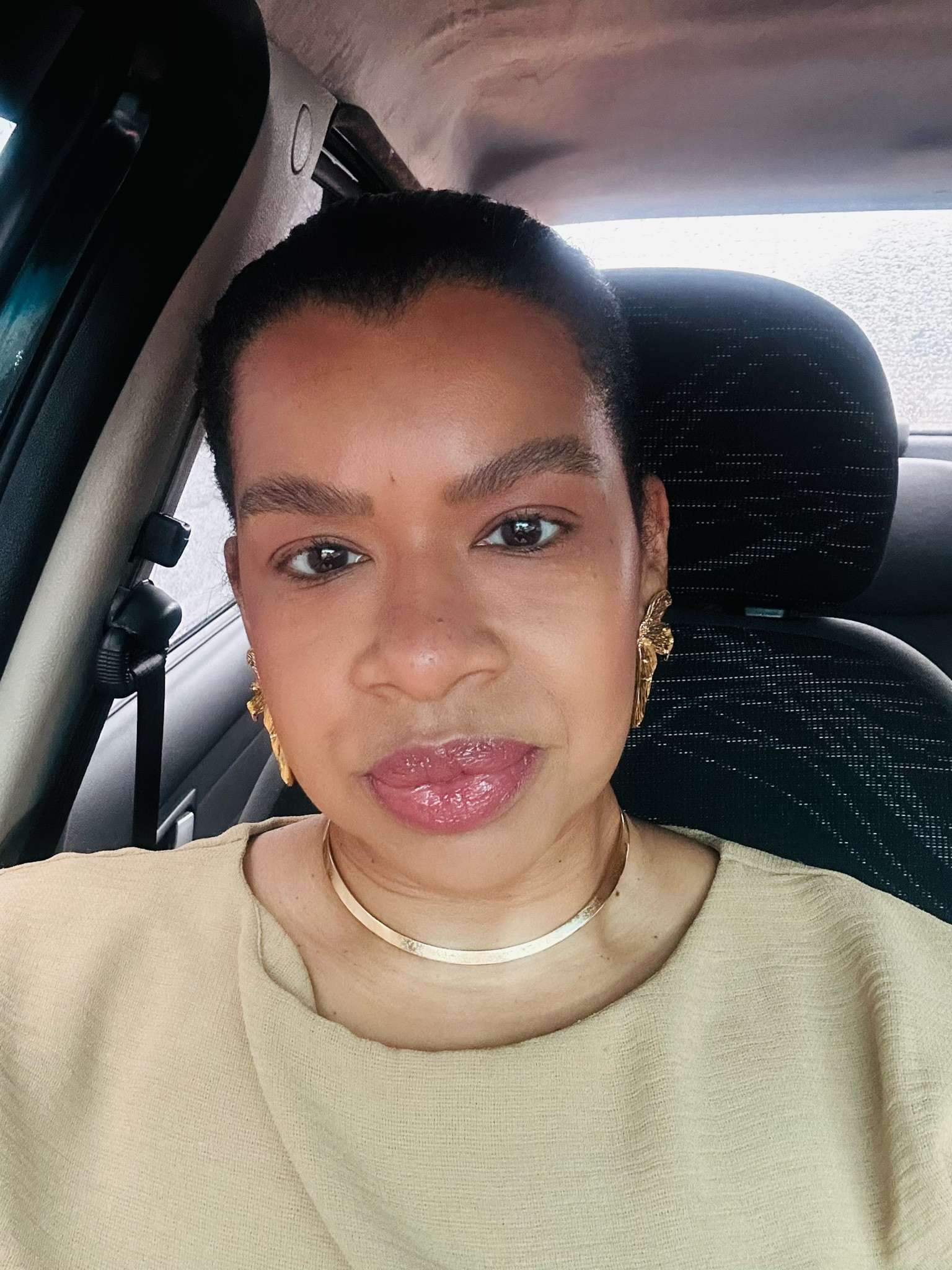 Uma make bem leve pra encarar o dia de trabalho! 💁🏽‍♀️🙆🏽‍♀️🙅🏽‍♀️

#LTKbrasil #LTKspring #LTKbeleza