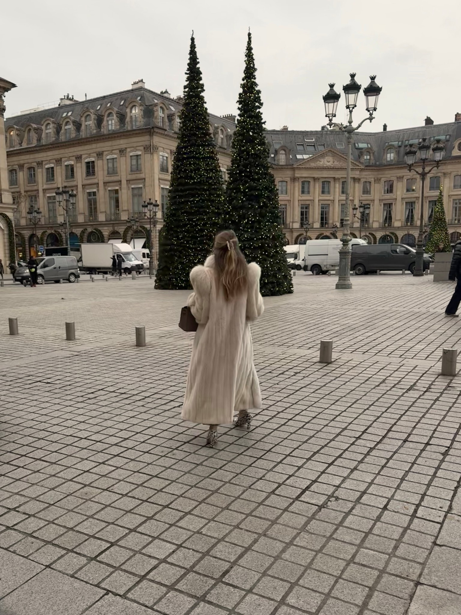 Pretty fur coat! 

#LTKHoliday #LTKTravel