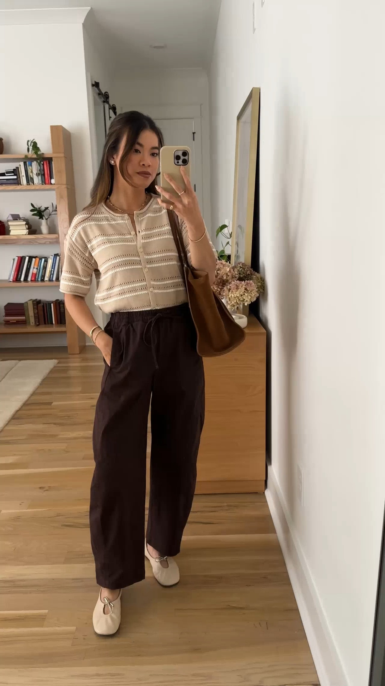 I love these @abercrombie barrel pants. They are so comfy and cute!

Sizing info:
-Evereve Prado Stripe Cardigan (Size XS in Softecrustripe) 
-Abercrombie Twill Barrel Pull-On Pant (Size XXS Short in Dark Coffee)

Petite style, petite fashion, mom outfit, mom style, petite pants, petite outfit ideas, petite outfits, best pants for petite, petite barrel pants, spring style, spring outfits, vacation outfits, summer outfits, fall barrel pants, fall pants, autumn top, petite fall outfits, Abercrombie pants, evereve,

#LTKootd #LTKSeasonal #LTKPetite