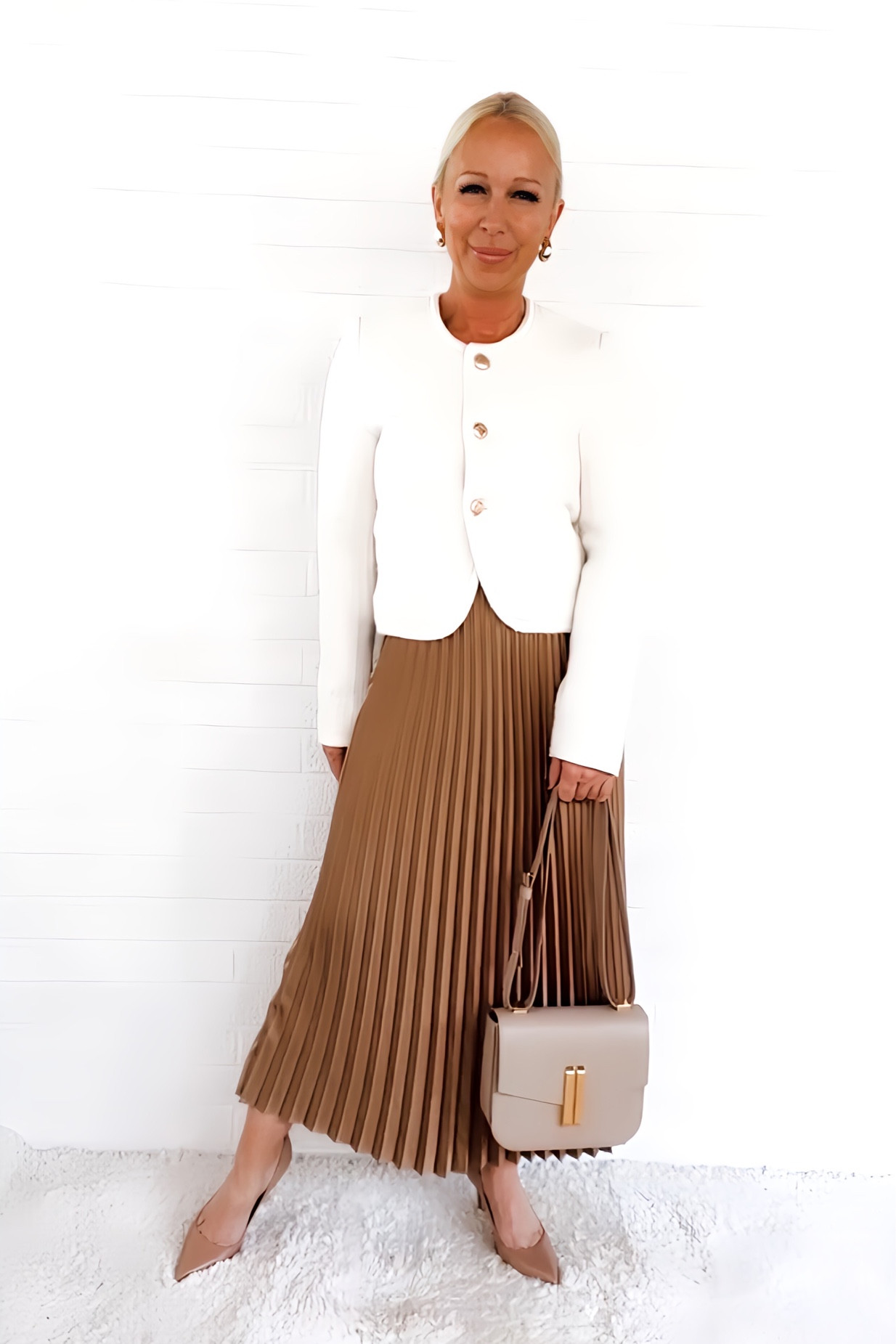 Elegant Amazon Outfit = Ivory Bouclé Jacket + Pleated Skirt + Demellier Handbag

Fall Fashion 2023 / Fall Outfit /
Over 40 / over 50 / over 60 / neutral outfit / minimalist /
European Fashion / elegant outfit / classy outfit / Old Money / Quiet Luxury  

#LTKover40 #LTKitbag #LTKSeasonal