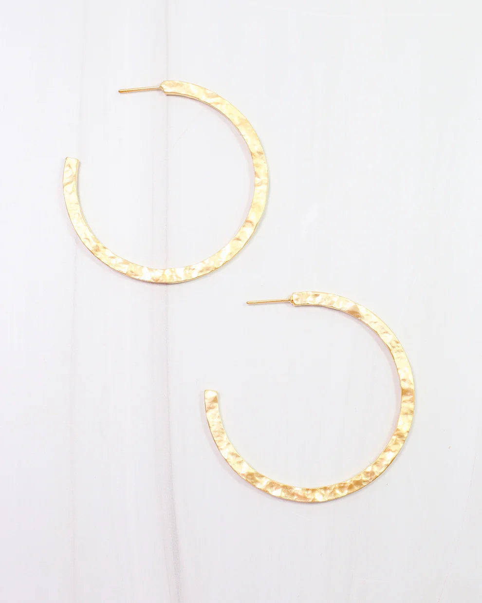 Lovett Hammered Hoop Earring Matte Gold | Caroline Hill