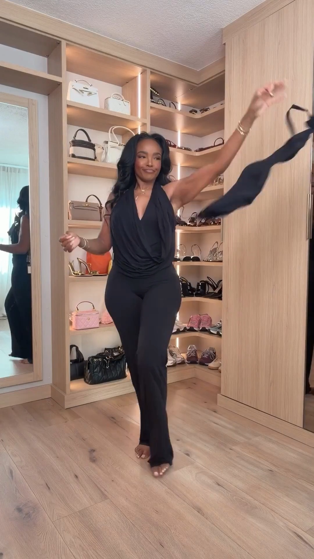 Scroll to shop this elevated black moment 🖤

A fitted long sleeve midi with a flared hem is the definition of timeless—elegant, flattering, and styled multiple ways so your cost per wear drops every time you reach for it.

Perfect for date nights, dinners, events, or a chic night-out look.

📏 Measurements: 5’4”, 140 lbs, 34D bust, 27” waist, 40” hips

Follow me on Instagram and YouTube @kirasfashionfind

