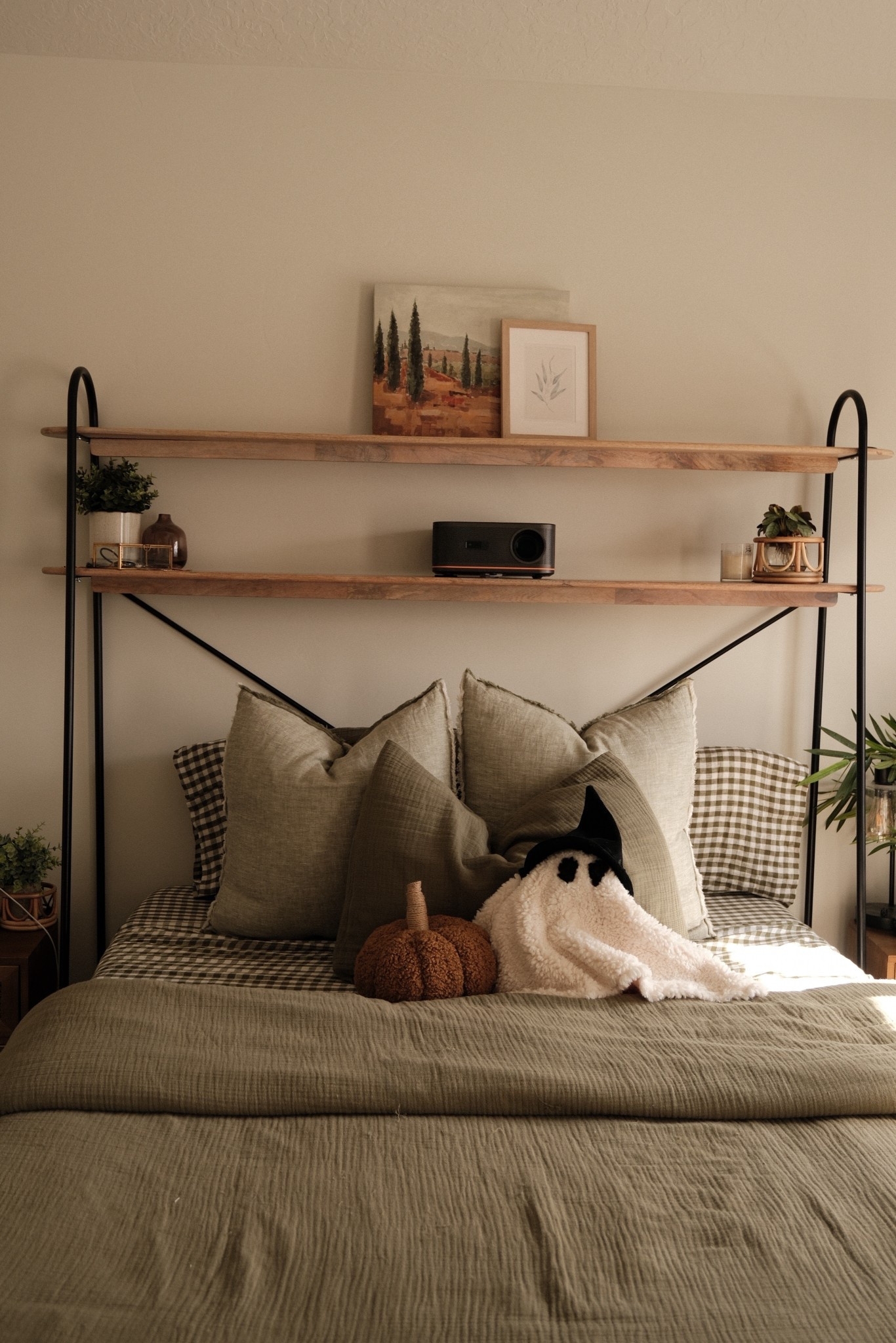 Fall bedding set up!! Bedroom inspo, bedding inspo, apartment inspo

#LTKHome #LTKSeasonal #LTKHalloween