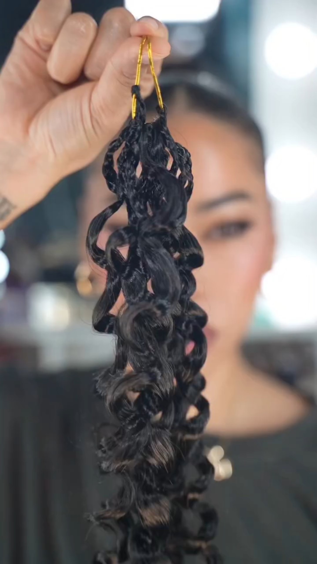 Would you try this hair hack? ✨
.
.
#beautytips