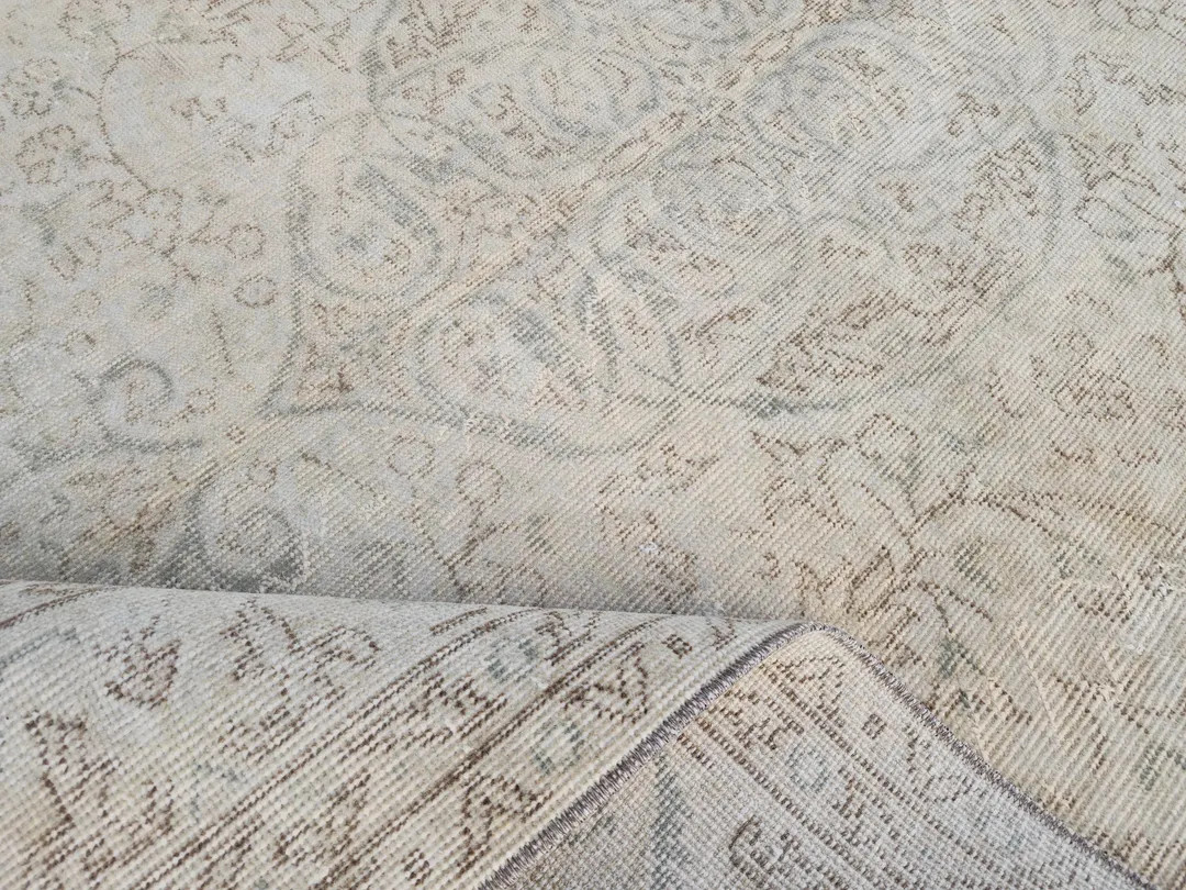 5x9 Vintage Wool Rug: Beige Turkish Floral Medallion | Etsy (US)
