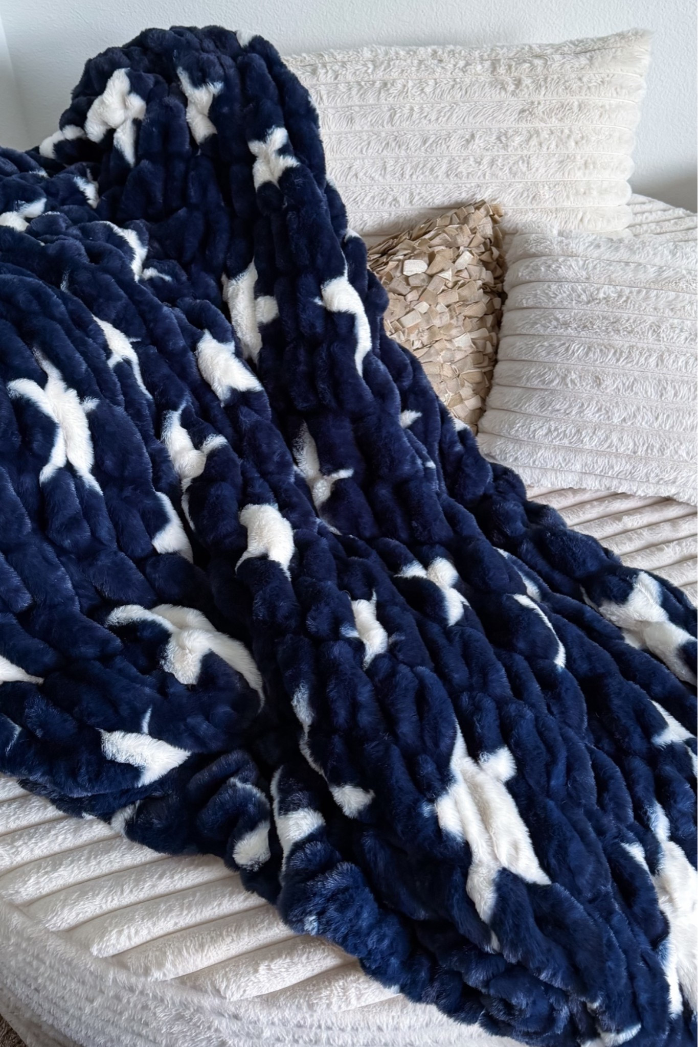 The coziest blanket ever💙🤍 and perfect for the 4th of July!

Use my code MCKENNAG35 for 35% off!

#LTKU #LTKHome #LTKSeasonal
