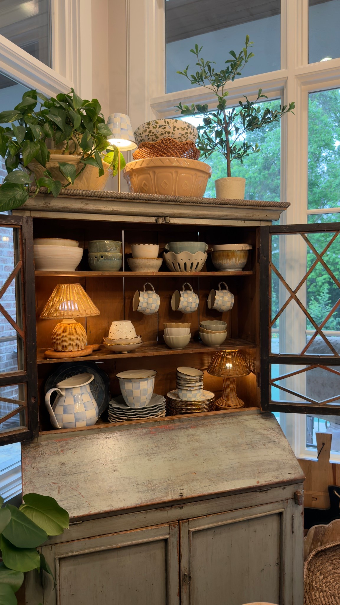 A little hutch restyle! 